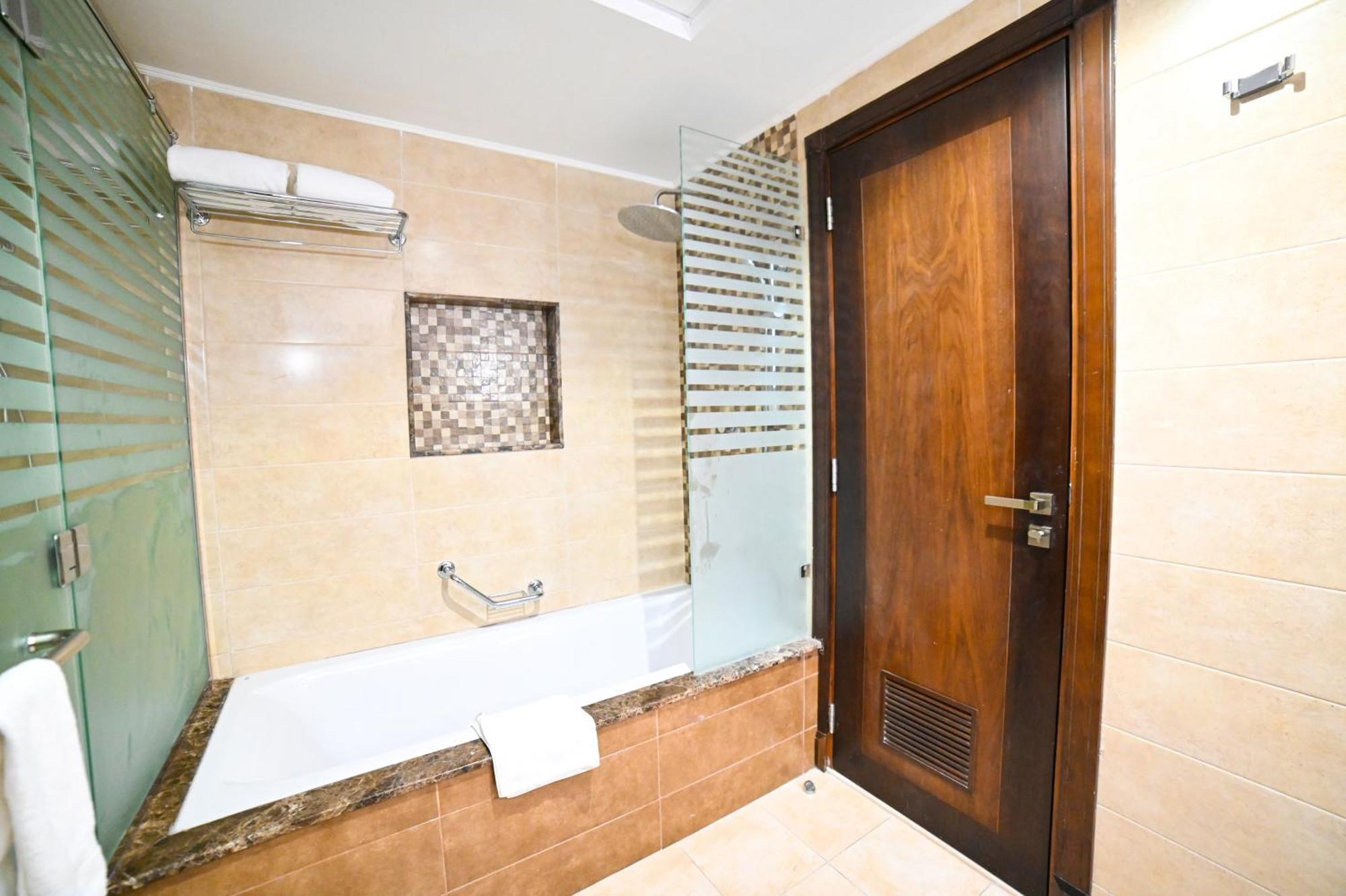 Seven Seas Hotel دبي المظهر الخارجي الصورة